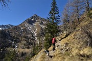 13 Sullo sfondo il Torrione di Giacomo